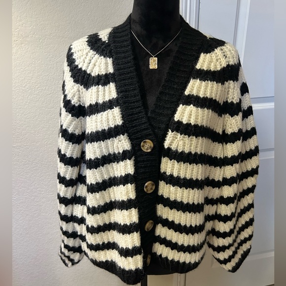 Zara wool and alpaca blend striped cardigan , front closure .Size  L - Picture 2 of 8